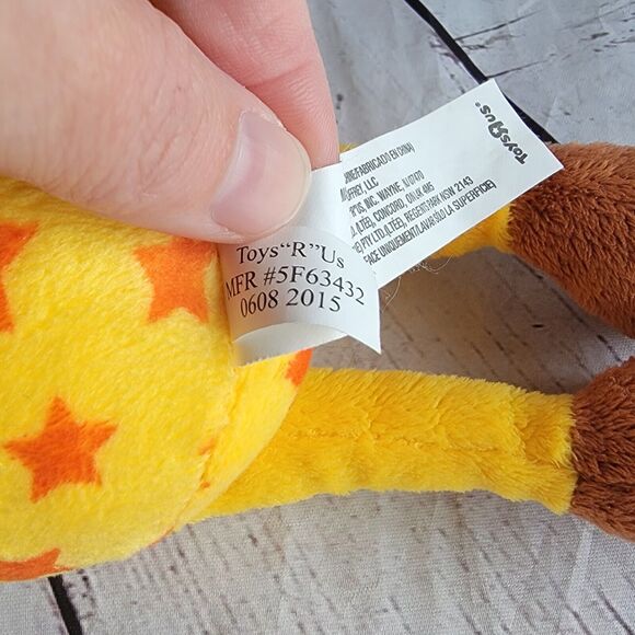 Toys R Us - Geoffrey Giraffe - 2015 Plush Stuffed Animal with Star Spots - Picture 8 of 8